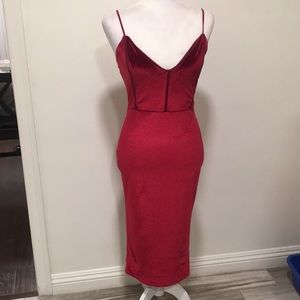 PRETTYLITTLETHING RED/BURGUNDY VELVET V-NECK DRESS.